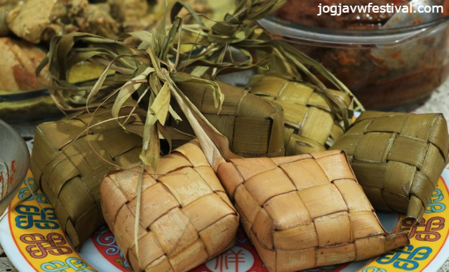 Anti Repot, Begini 4 Teknik Mudah Masak Ketupat Lebaran
