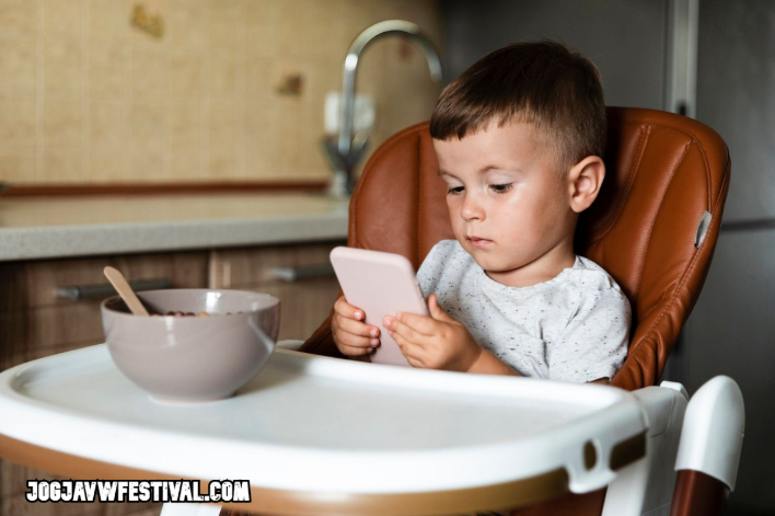 Dokter Anak: Screen Time Paling Berisiko pada Anak di Bawah Dua Tahun